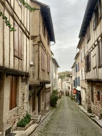 Narrow alley amidst buildings in city