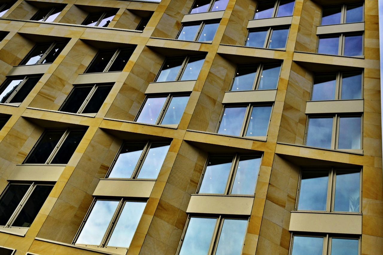 LOW ANGLE VIEW OF MODERN BUILDING