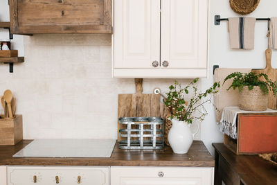 Spring decor in the interior of scandinavian cuisine. flowers in a white vase