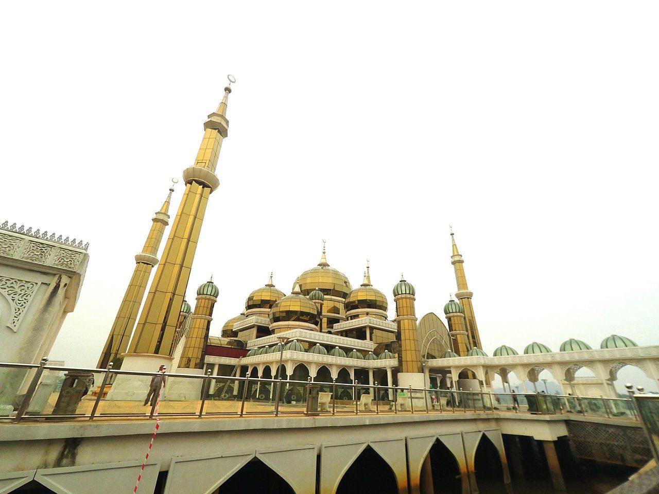 architecture, built structure, clear sky, building exterior, copy space, low angle view, religion, place of worship, spirituality, famous place, travel destinations, history, dome, international landmark, tourism, high section, day, islam, outdoors