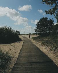  walkpath to the beach 