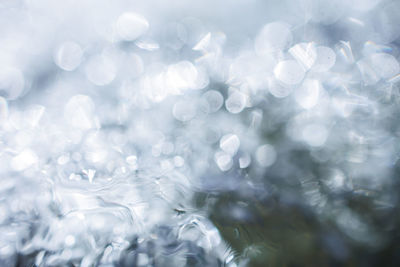 Flowing fresh water with bubbles