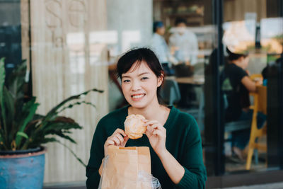 Portrait of a smiling young woman