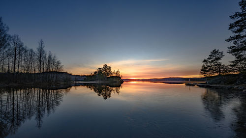 Sunrise by the lake