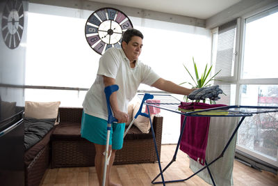 A disabled person washes laundry.