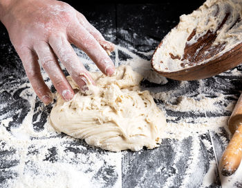 Cropped hand of chef preparing food