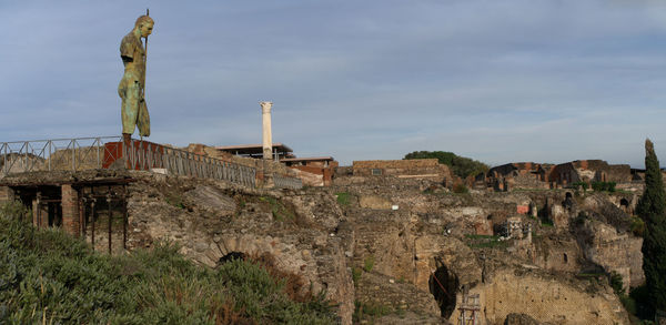 Old ruins of building against sky