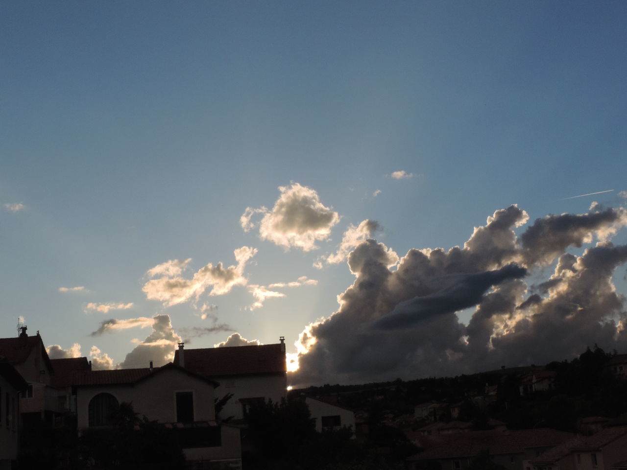 LOW ANGLE VIEW OF BUILDINGS AGAINST SKY AT SUNSET