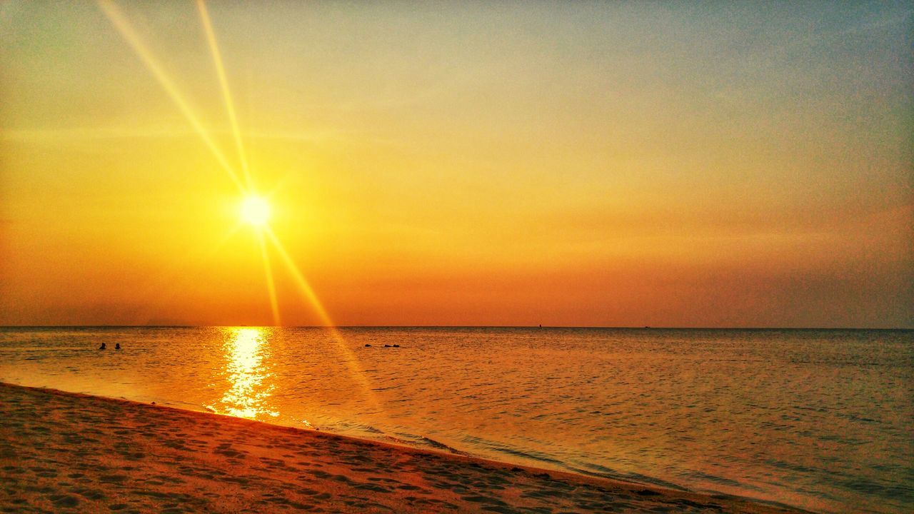 sunset, sea, sun, water, horizon over water, beach, scenics, tranquil scene, tranquility, beauty in nature, orange color, reflection, shore, idyllic, sunlight, sky, nature, sand, sunbeam, outdoors