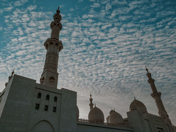 Low angle view of sheikh zayed grand mosque against sky