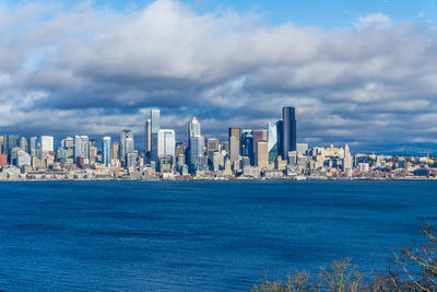 A view of the seattle skyline on a clear day.