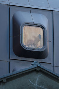 A building reminiscent of a spaceship window, the scenery of the city of akasaka 3-chome, tokyo