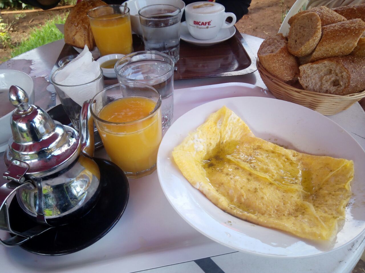 HIGH ANGLE VIEW OF BREAKFAST ON TABLE