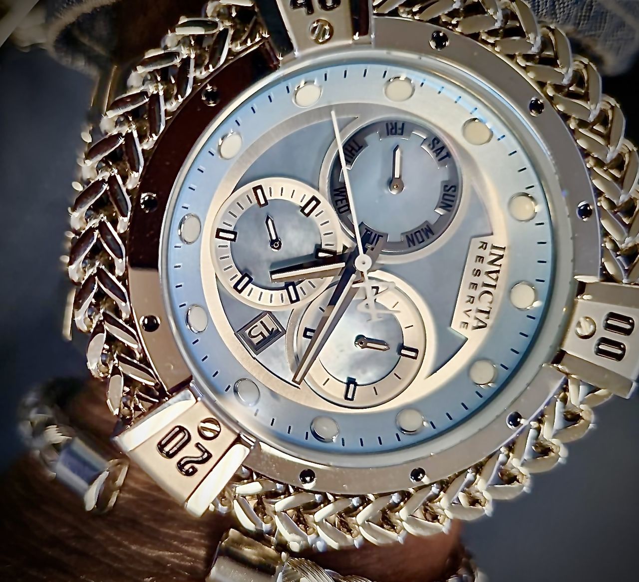 time, clock, watch, instrument of time, clock face, metal, hand, close-up, minute hand, wristwatch, roman numeral, accuracy, number, silver, gold, clockworks, clock hand, pocket watch, indoors