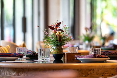 Decorative flowers on the restaurant table.