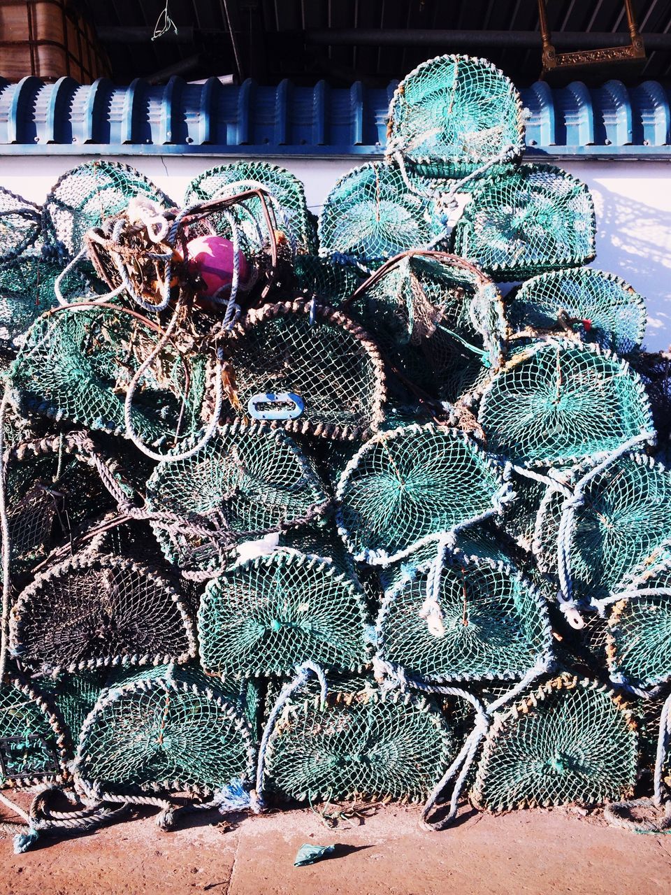 CLOSE UP OF FLORAL PATTERN ON SHELF