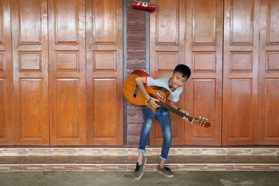 Full length of a man playing guitar