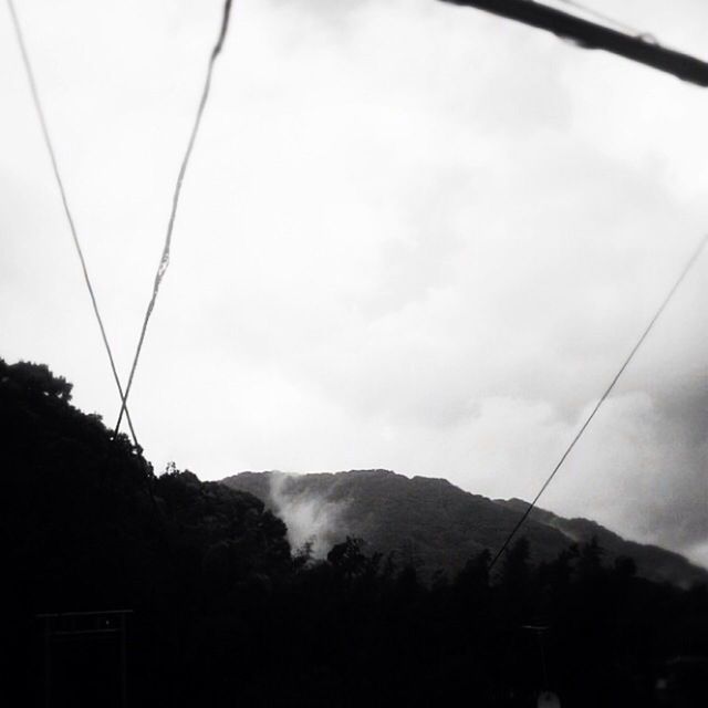 cable, outdoors, sky, nature, day, no people, mountain, beauty in nature, scenics, low angle view, tree, overhead cable car