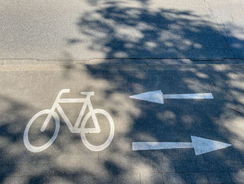 Bicycle sign on road