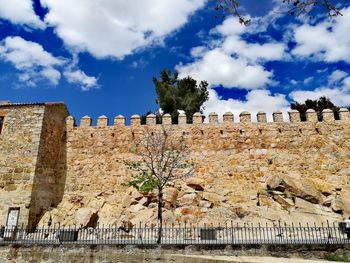 Panoramic view of fort against sky