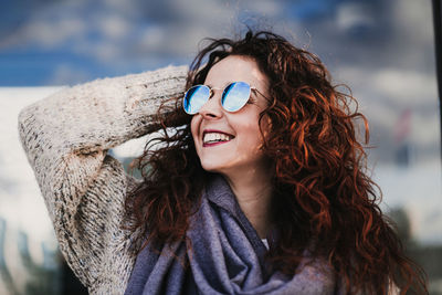 Portrait of a smiling young woman outdoors