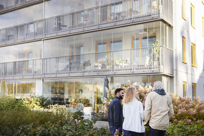 Men and woman in courtyard