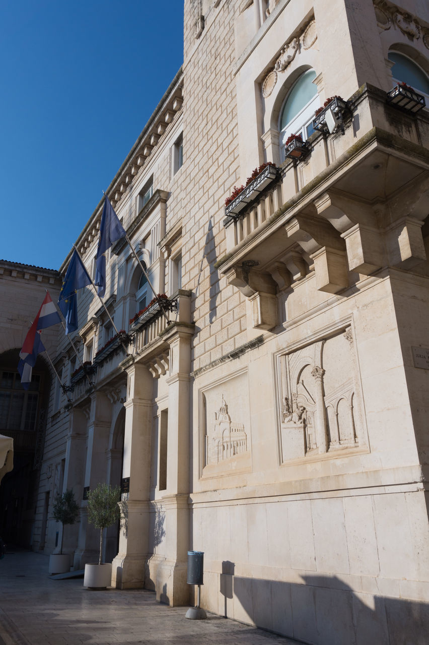 LOW ANGLE VIEW OF HISTORICAL BUILDING