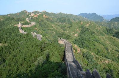 Great wall of china on mountains against clear sky