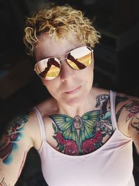 Portrait of young woman wearing sunglasses