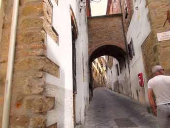 Narrow alley in alley