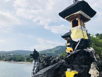 Statue of temple against sky