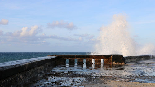 Scenic view of sea against sky,  wave splashing on havanas seawall , el malecón.