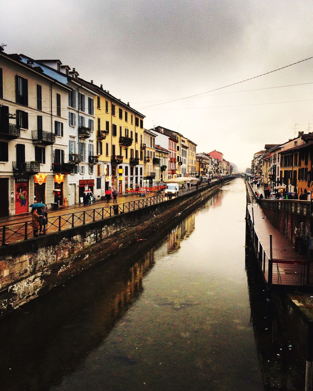 architecture, built structure, water, building exterior, canal, reflection, waterfront, transportation, residential structure, city, moored, sky, river, residential building, nautical vessel, building, house, outdoors, town, incidental people