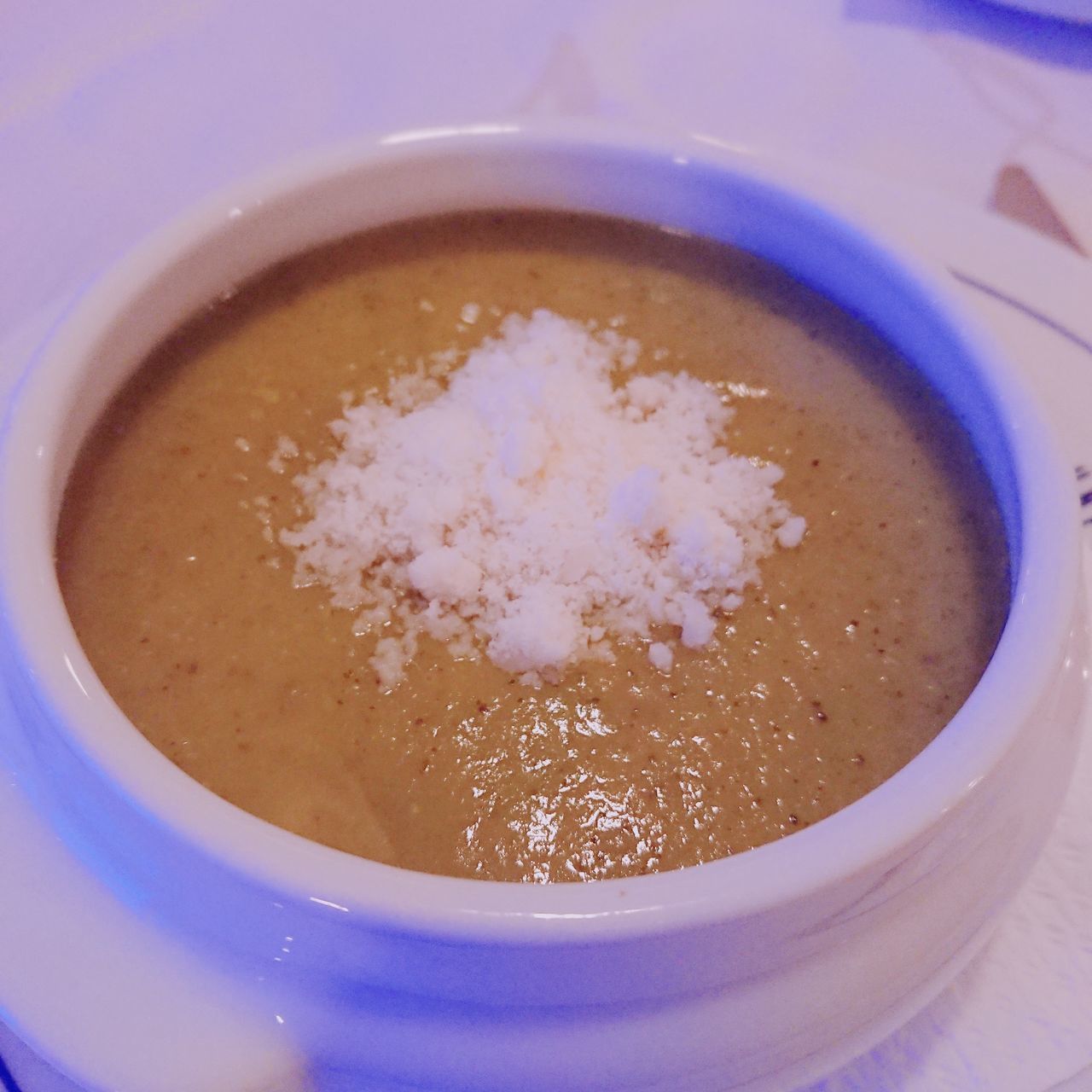 CLOSE UP OF SOUP IN BOWL