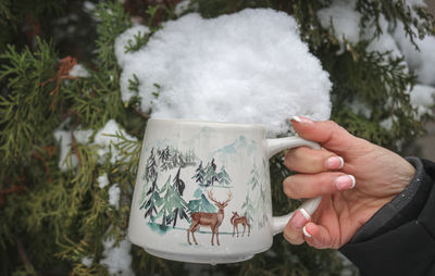 Close-up of hand holding coffee cup
