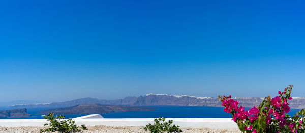 Beautiful panoramic view from akrotiri to caldera and volcano on a sunny day. santorini island.
