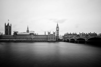 Westminster bridge over thames river by big ben