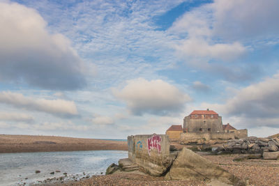 Fort d'ambleteuse, also called fort vauban is a fort located in the town of ambleteuse