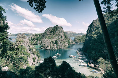 Panoramic view of bay against sky