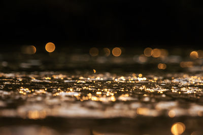 Bokeh from sunlight that hits the water surface