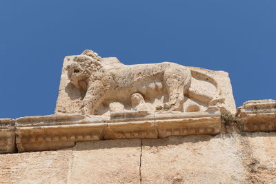 Qasr al abd palace lion statue