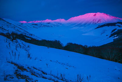 View of castelluccio di norcia and vettore mountain at dusk in the monti sibillini national park