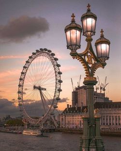 Ferris wheel in city at dusk