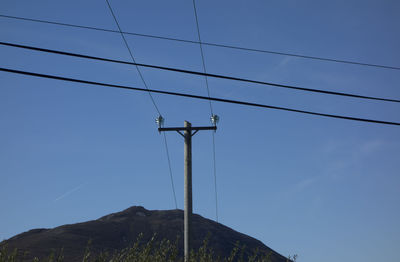 Energy supply with a low voltage power line and power pole