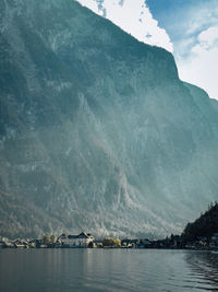 Scenic view of sea and mountains against sky hallstatt austria 