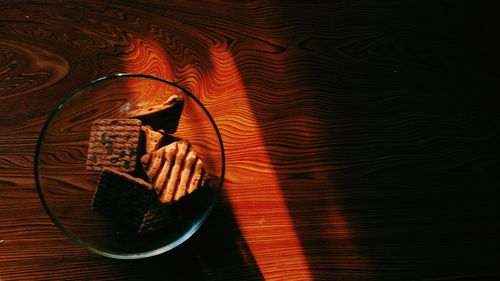 Close-up of bread in plate on table