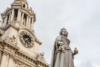 Low angle view of queen victoria statue in front of st pauls cathedral