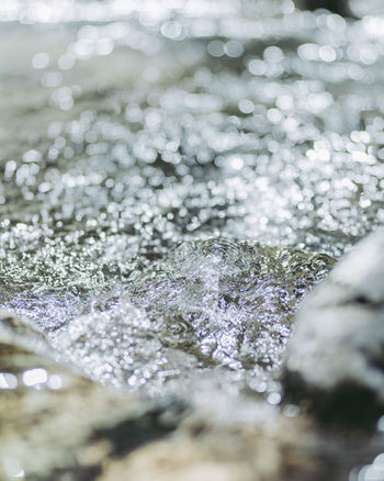 DEFOCUSED IMAGE OF SNOW COVERED WATER