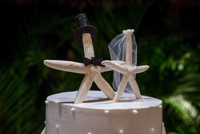 Close-up of starfish on wedding cake during ceremony