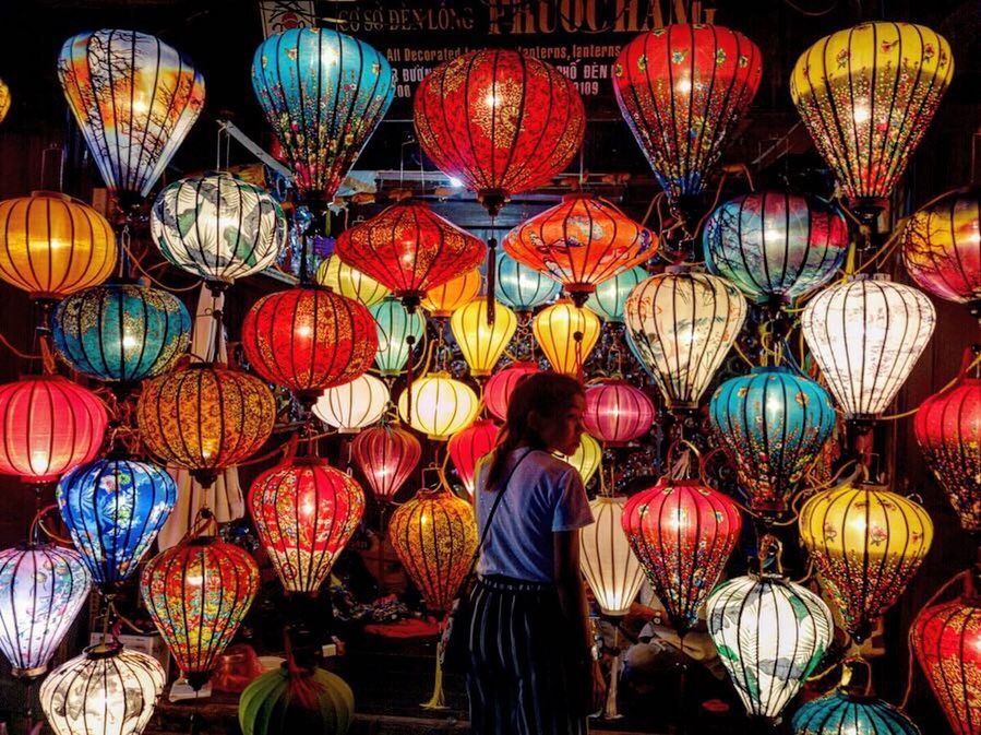 FULL FRAME SHOT OF ILLUMINATED LANTERNS IN NIGHT